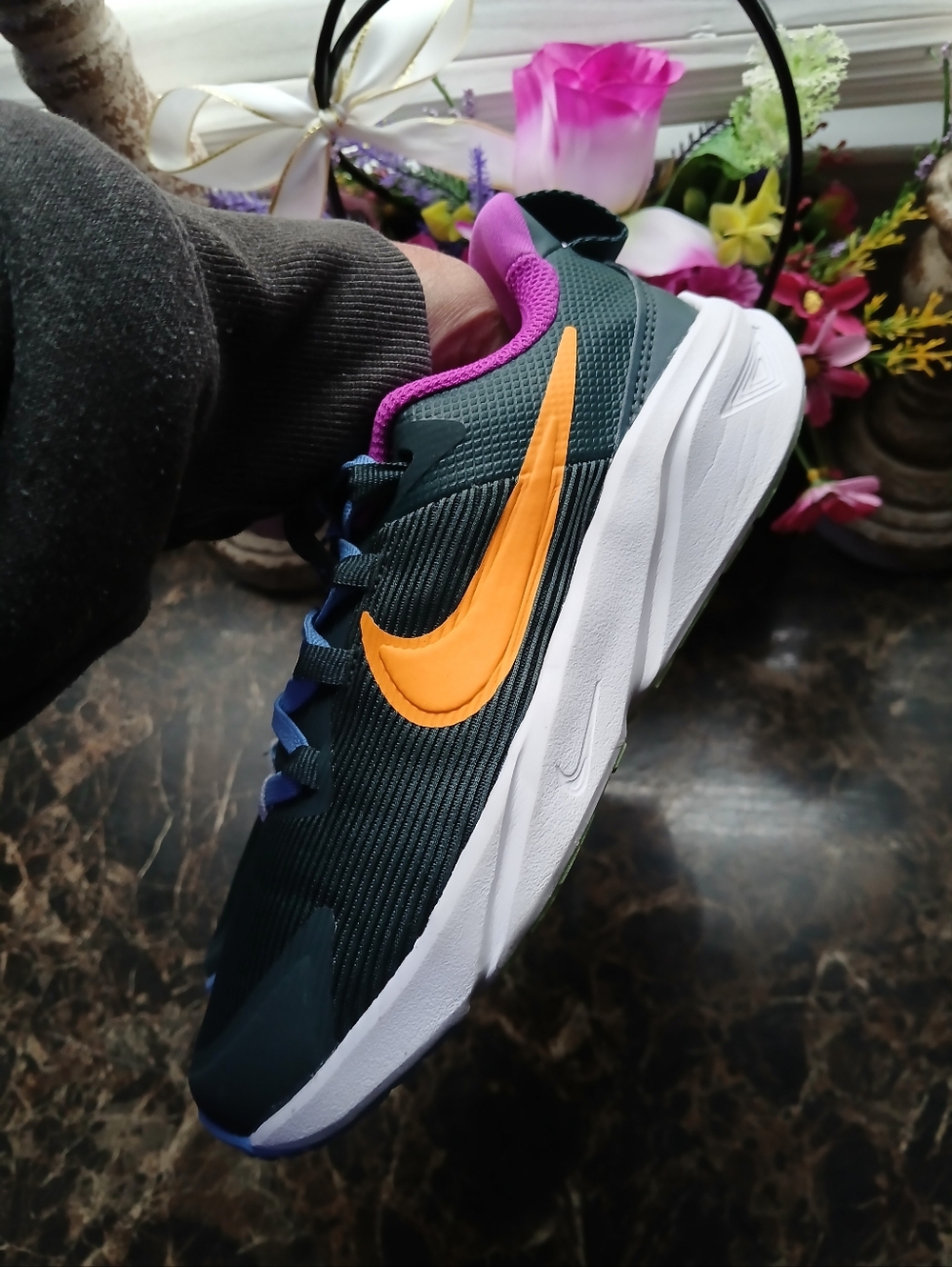 Nike Star Runner 4 Athletic/Lifestyle Velcro Shoes Size 2 Youth Unisex - Picture 7 of 11